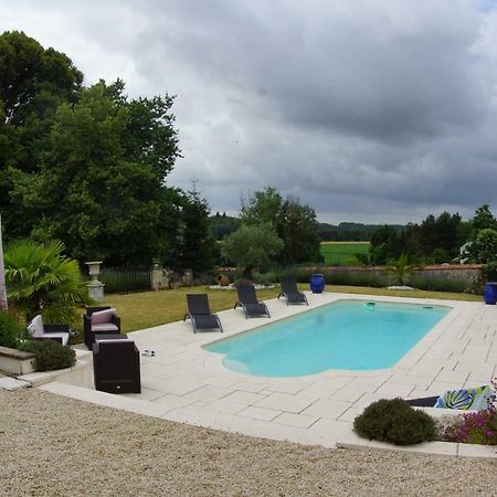 Le Petit Nid Villa Neuille-le-Lierre Exterior photo